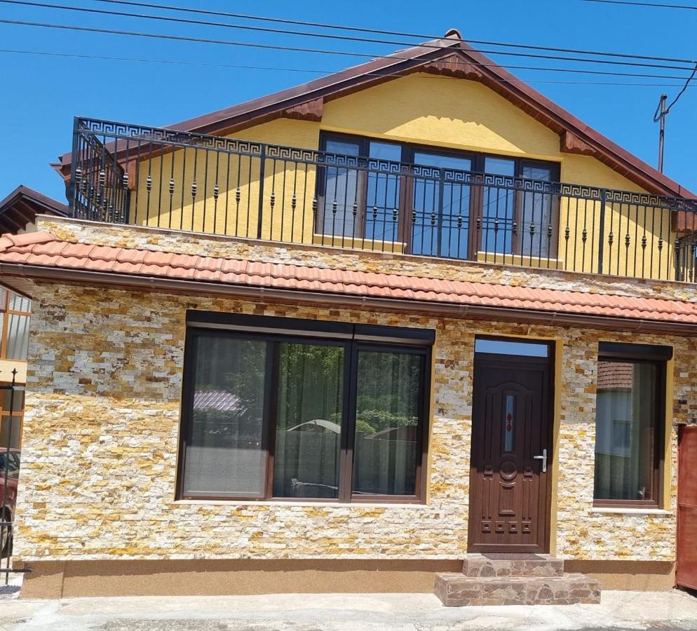 Casa De Oaspeti Minerva Дева Екстериор снимка