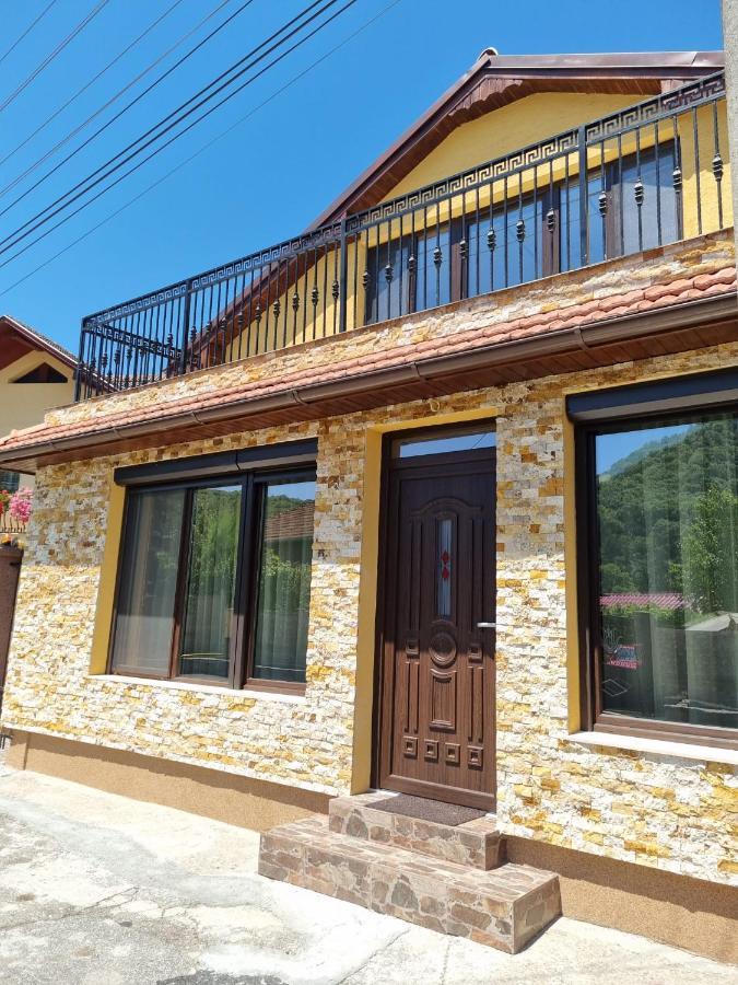 Casa De Oaspeti Minerva Дева Екстериор снимка
